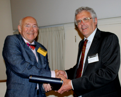 Richard Howarth receiving the Sue Tyler Friedman Medal 
